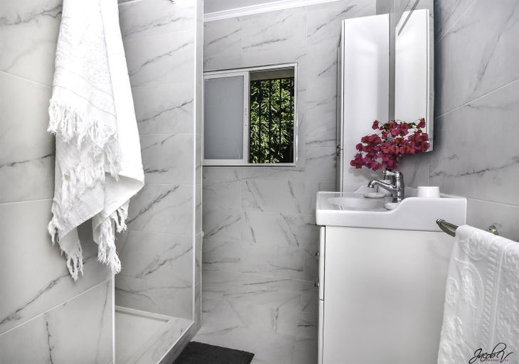 Bathroom, Beautiful Villa Near Beach - Marbella, Málaga