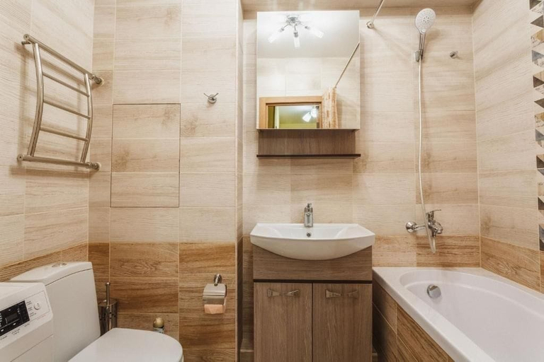 Bathroom 2, Apartment on Rezervniy Proyezd 2, Central