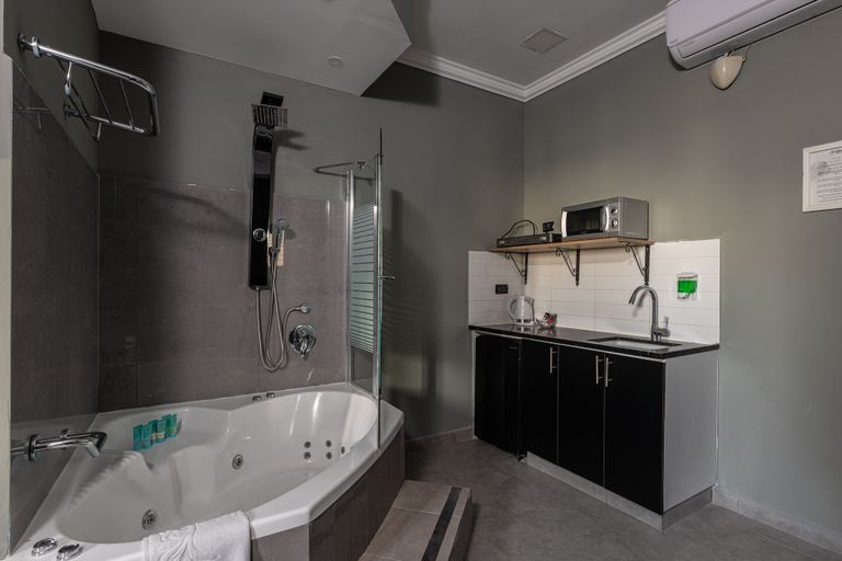Bathroom 5, Residence Suites Hotel