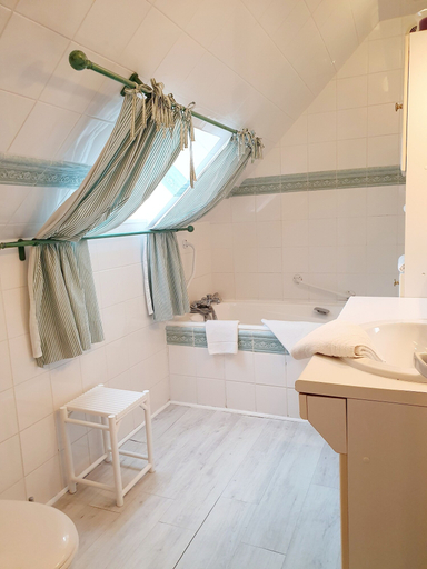Bathroom 5, Logis Ferme De La Grande Cour, Calvados