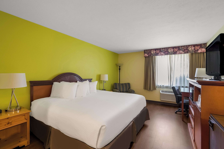 Bedroom 3, Americas Best Value Sandman Inn, Union