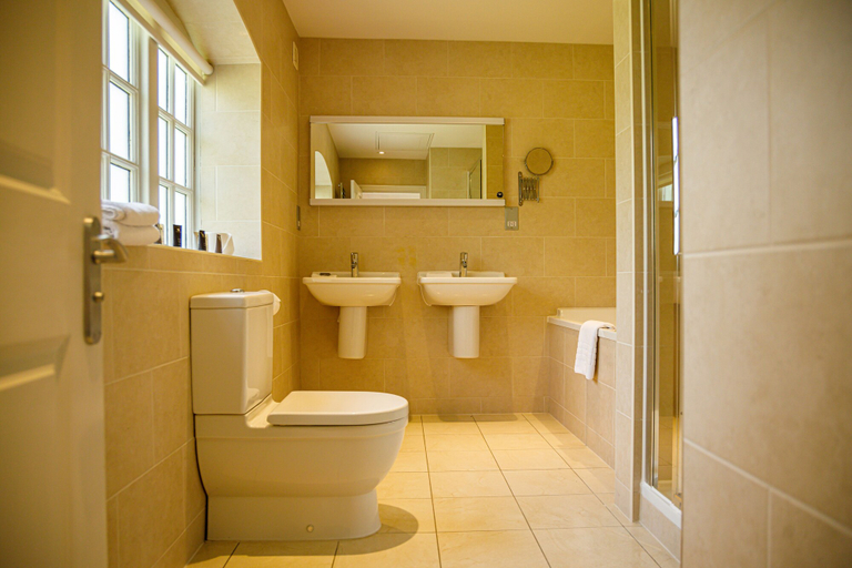 Bathroom 5, Barnett Hill - Luxury Hotel, Surrey