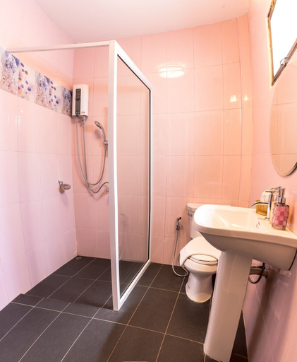 Bathroom, Baanboonpetch Resort, Klaeng