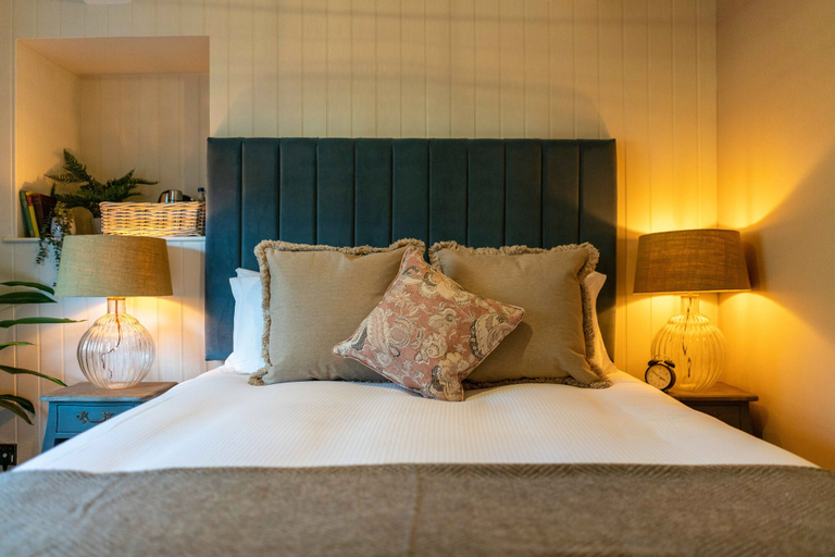 Bedroom 2, The Bowl Inn, South Gloucestershire