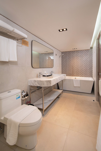 Bathroom 4, The Belamy House Managed by HII, Makati City