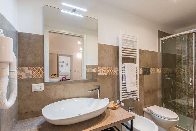 Bathroom 4, Il Baiocco -Ibla Charme Rooms, Ragusa