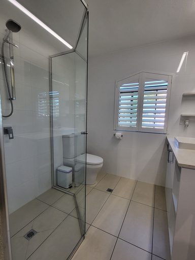 Bathroom 3, Byron Bay Beachfront Apartments, Byron