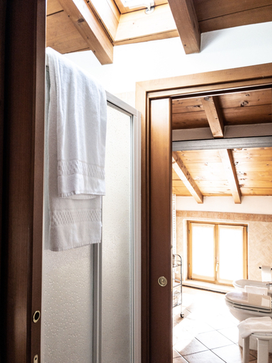 Bathroom 5, Le Finestre su Borghetto, Verona