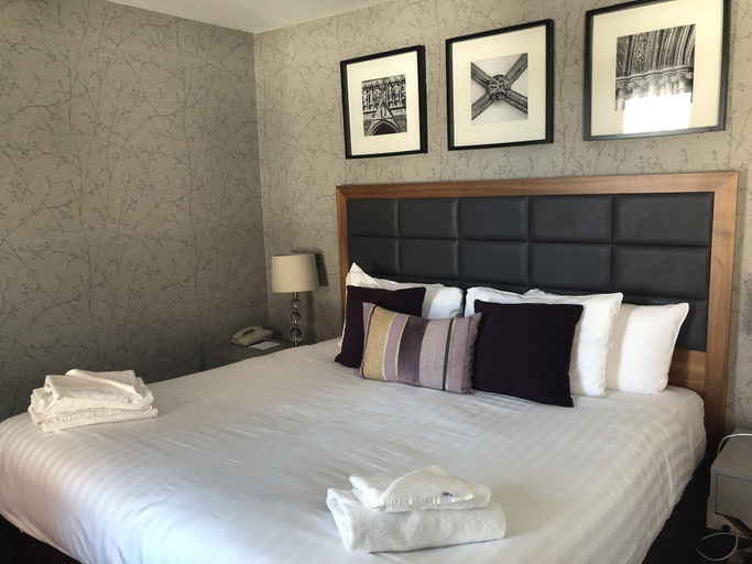Bedroom 3, Best Western Red Lion Hotel, Wiltshire