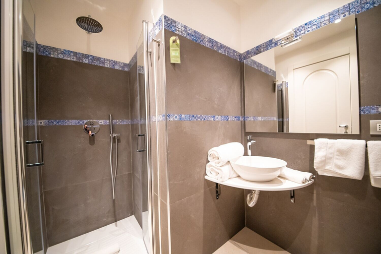 Bathroom 5, Napoli Time, Napoli