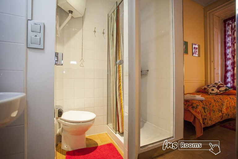 Bathroom 4, Hostal La Fontana, Madrid