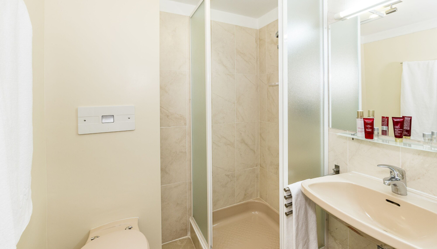 Bathroom 4, Grand Hotel Bellevue - adults only, Bolzano