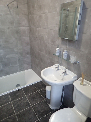 Bathroom 3, Acorn Lodge, Torbay