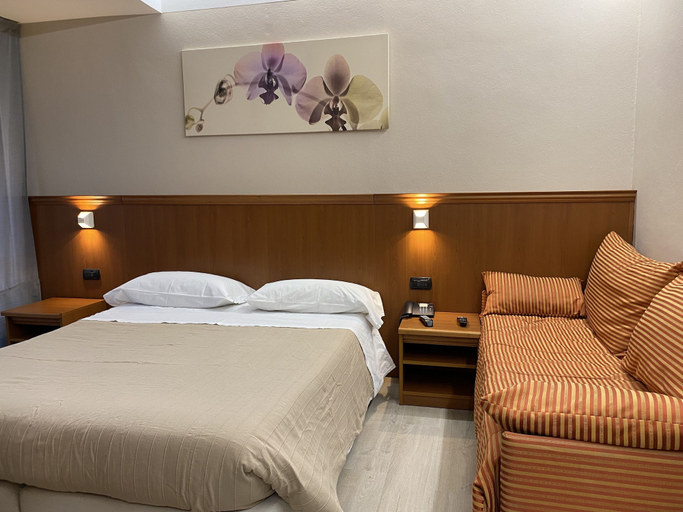 Bedroom 4, Hotel Rinaldo Apartments, Novara