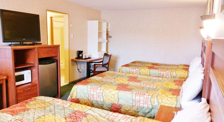Bedroom 2, Alpine Motel, Thompson-Nicola