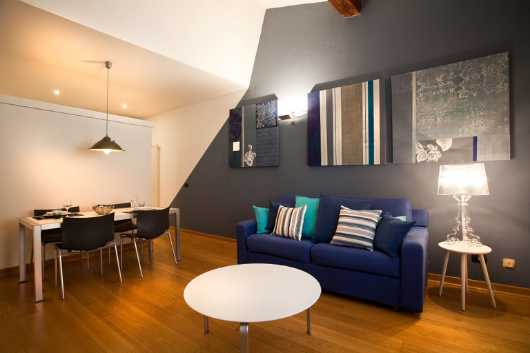Living area 3, Verona For Rent Blu Theater, Verona