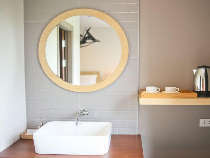 Bathroom 4, Bunprasop Garden Hotel, Muang Nakhon Si Thammarat