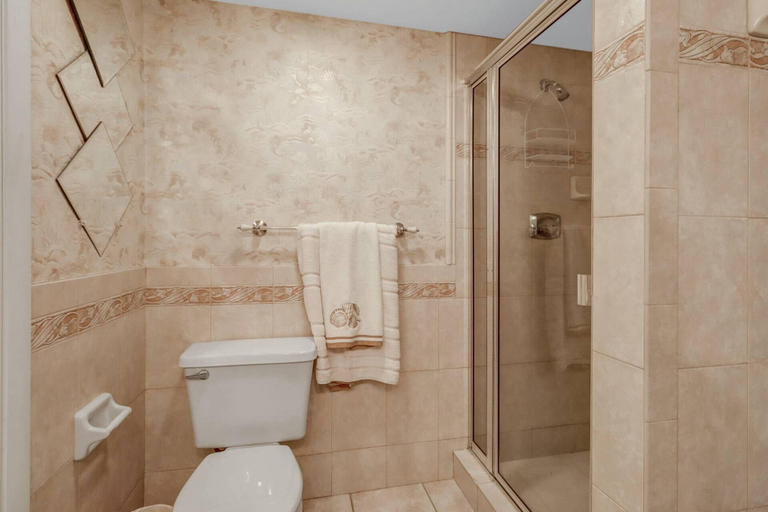 Bathroom 4, 18120 San Carlos Blvd PH5, Lee