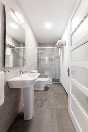 Bathroom 2, Apartamentos Lux Santiago, A Coruña