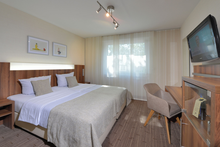 Bedroom 3, Parkhotel Oberhausen, Oberhausen