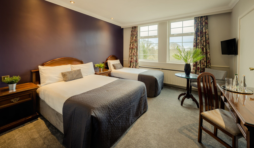 Bedroom 3, Twin Trees Hotel