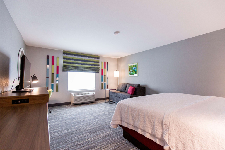 Bedroom 3, Hampton Inn Bismarck, Burleigh