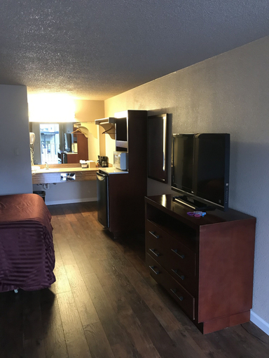 Others 5, Smokey Point Motor Inn, Snohomish