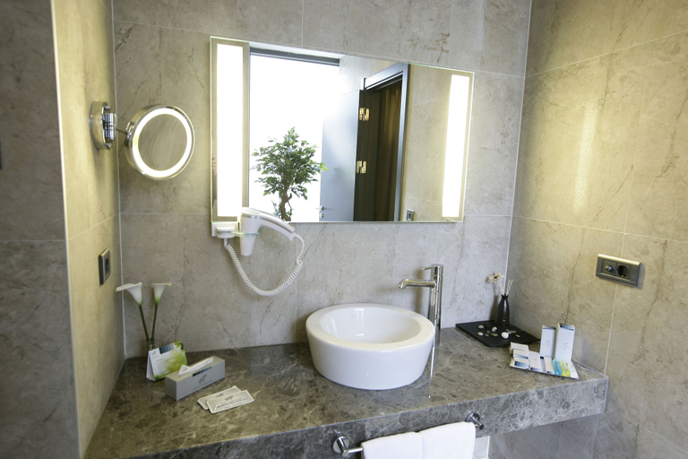 Bathroom 5, RYS Hotel & Restaurant, Merkez
