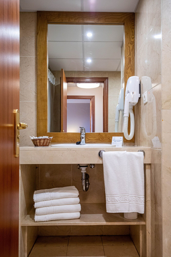 Bathroom 4, ILUNION Miramar, Málaga