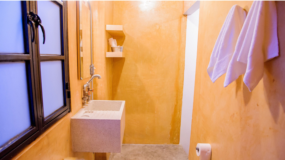 Bathroom 4, Agrado Guest House, Del Centro