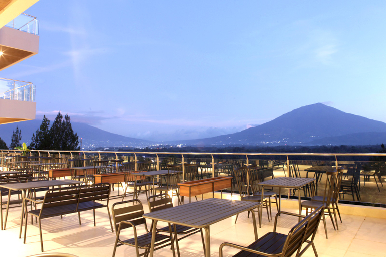 Food & Drinks 5, The Balcone Suites & Convention, Bukittinggi