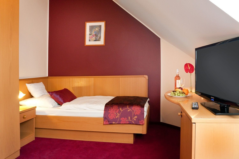 Bedroom 3, Hotel Kálvária, Győr