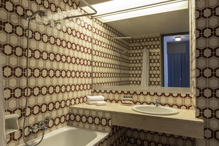 Bathroom 5, Hotel Amalia Olympia, West Greece