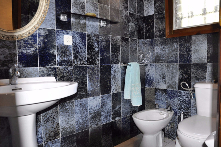 Bathroom 4, Villa Carla, Barcelona