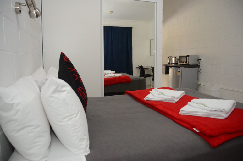 Bedroom 2, Capricorn Hotel, Duaringa