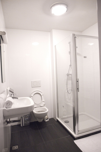 Bathroom 5, St Christopher's at The Winston - Hostel, Amsterdam