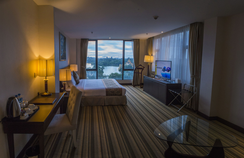 Bedroom 3, Esperado Lake View Hotel, Yangon