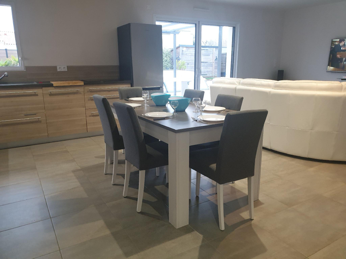 Others 4, House with private pool, Vendée