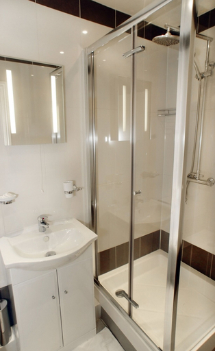 Bathroom 4, Prime Inn, London