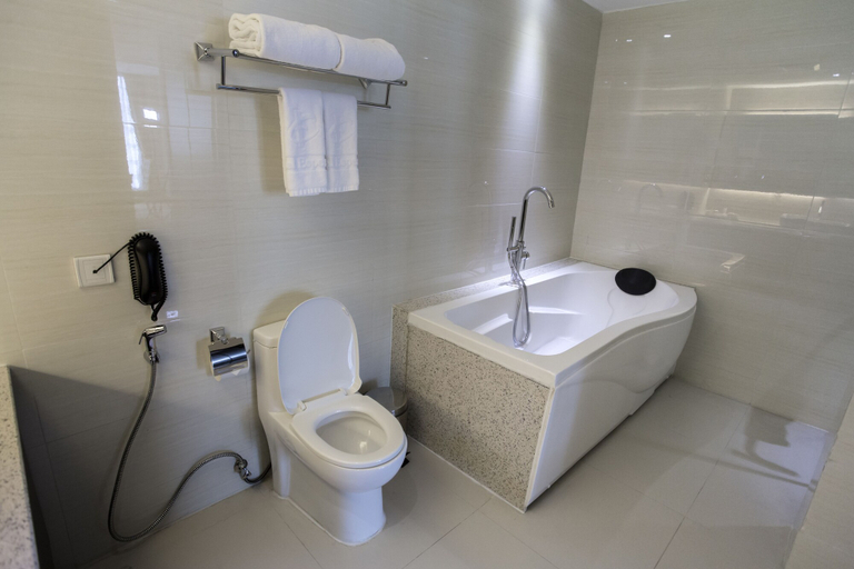 Bathroom 5, Esperado Lake View Hotel, Yangon