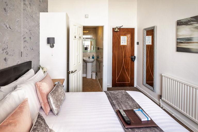 Bedroom 2, The Cumberland, Dorset