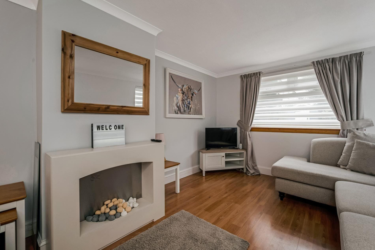 Others 5, Centrally Situated 1 Bedroom House in Cumbernauld, North Lanarkshire