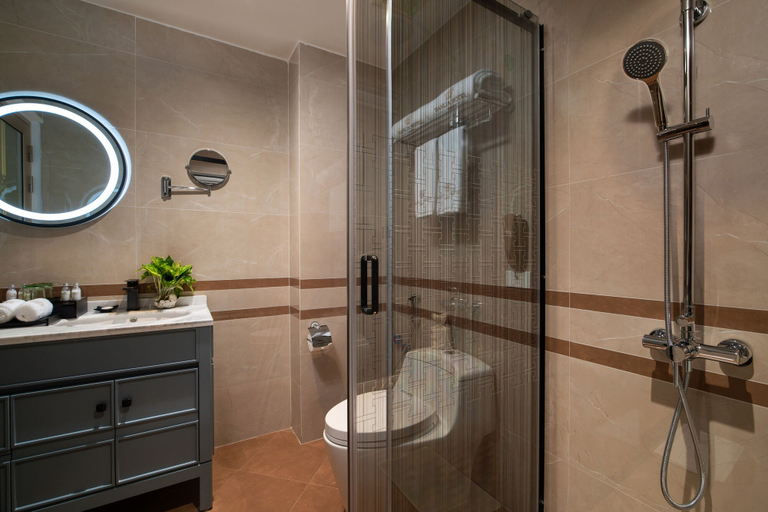 Bathroom 5, Hanoi Fiesta Central Hotel and Spa, Hoàn Kiếm
