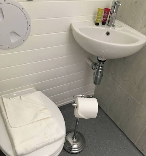 Bathroom 3, Loch Leven Hotel & Distillery, Highland
