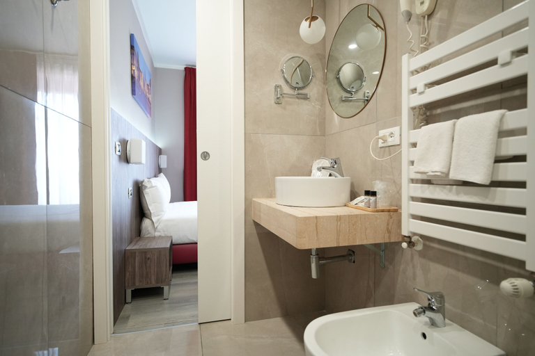 Bathroom 4, Hotel Urbani, Torino