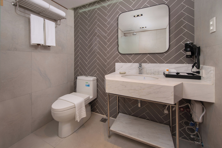 Bathroom 4, The Belamy House Managed by HII, Makati City