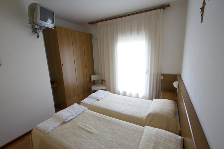 Bedroom 3, Bella Italia & EFA Village, Udine