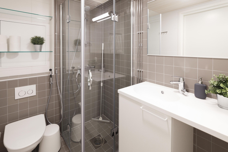 Bathroom 3, Spot Apartments Airport, Uusimaa
