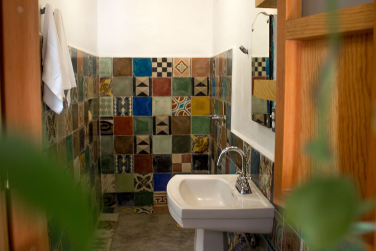Bathroom 4, Agrado Guest House, Del Centro