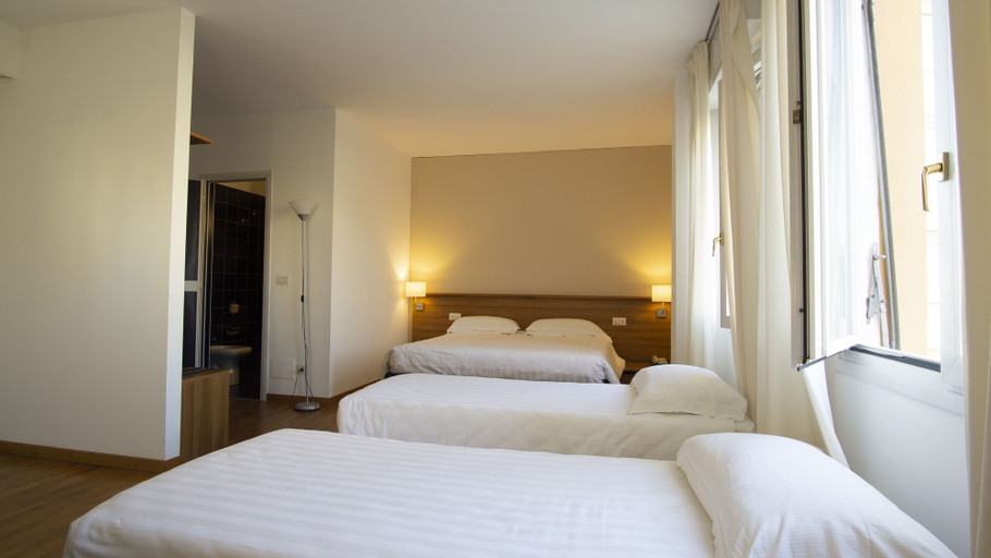 Bedroom 3, Hotel Mistral 2, Oristano